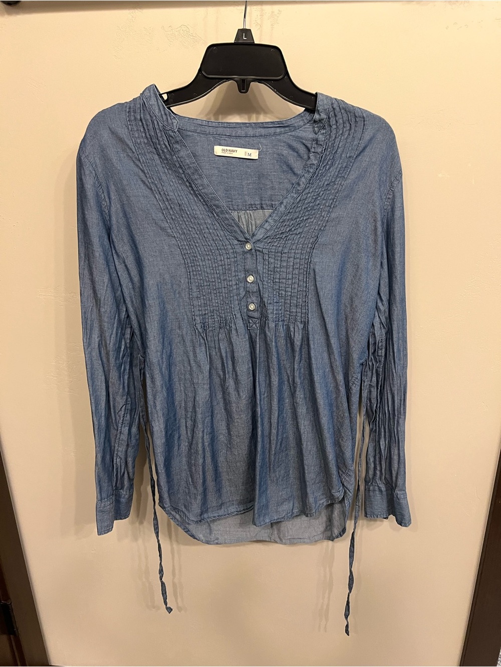 Old Navy Light Blue Chambray Pintuck V-Neck Blouse